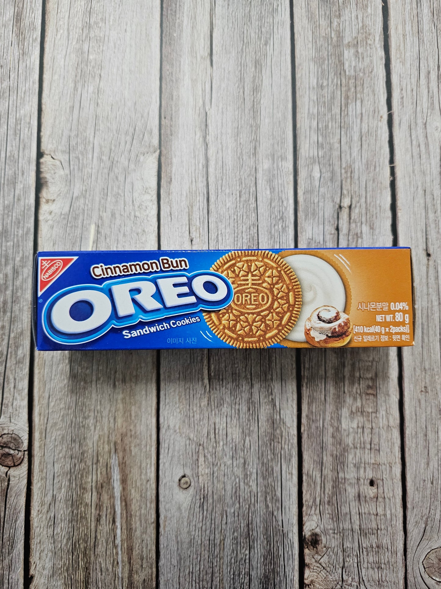 Oreo - Cinnamon Bun Sandwich Cookies [South Korea]