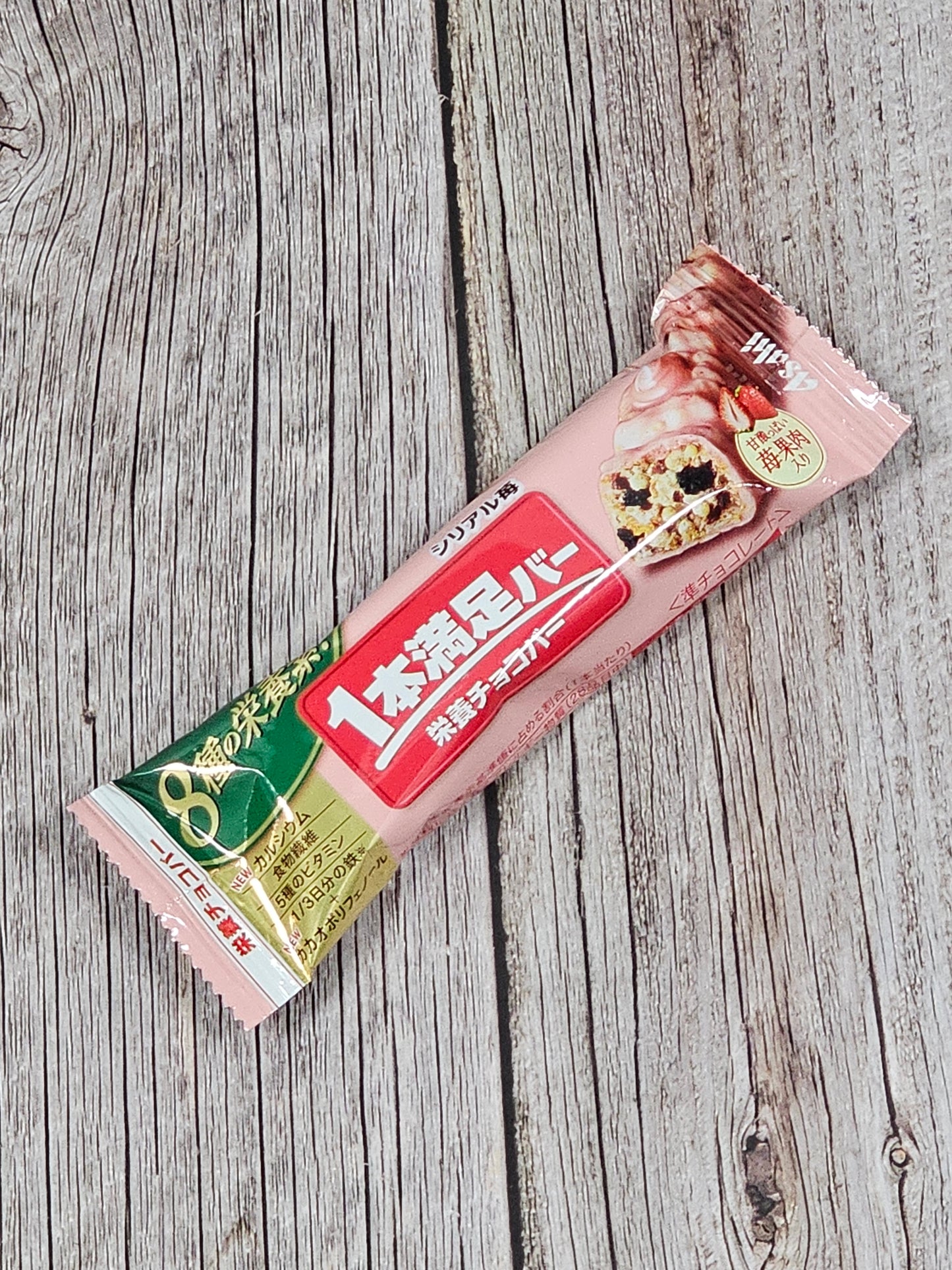 Asahi Raisin Cereal Strawberry Fill Up Energy Bar [Japan]