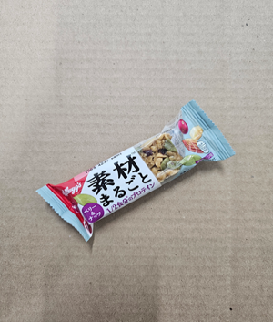 Kellogg Whole Protein Bar - Berry & Nuts [Japan]